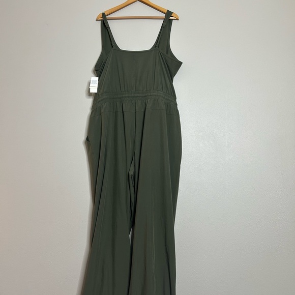 BNWT Abercrombie & Fitch traveler jumpsuit - Picture 8 of 11